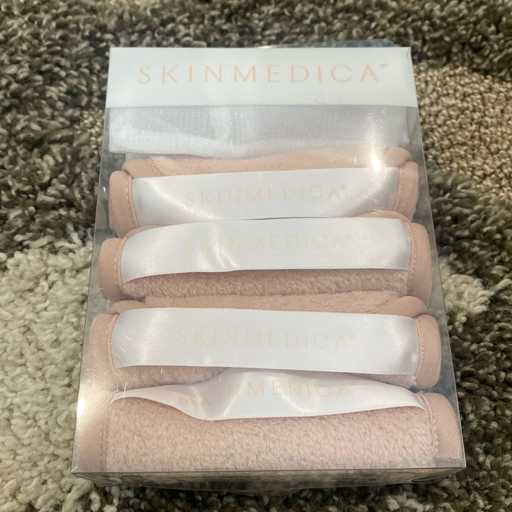 NEW. Skin Medica Facial Cleansing Cloth. 4 pack. Please Read.